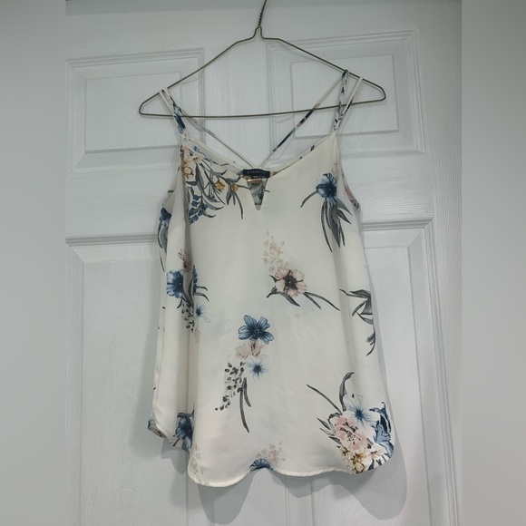 White floral flowy shirt - Picture 1 of 3